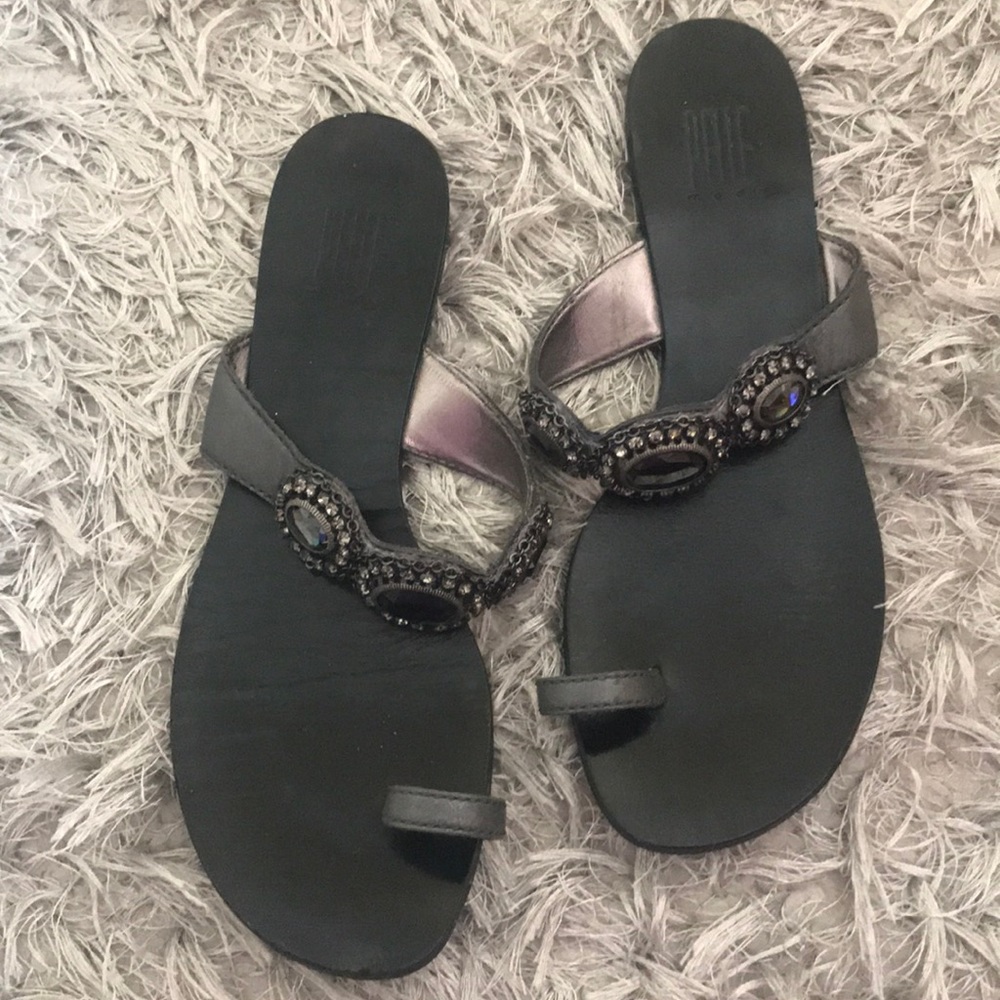 Pelle Mode. Black jeweled leather sandal size 8